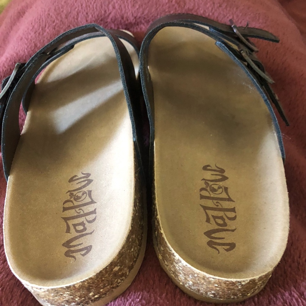 Sandals - Picture 9 of 10